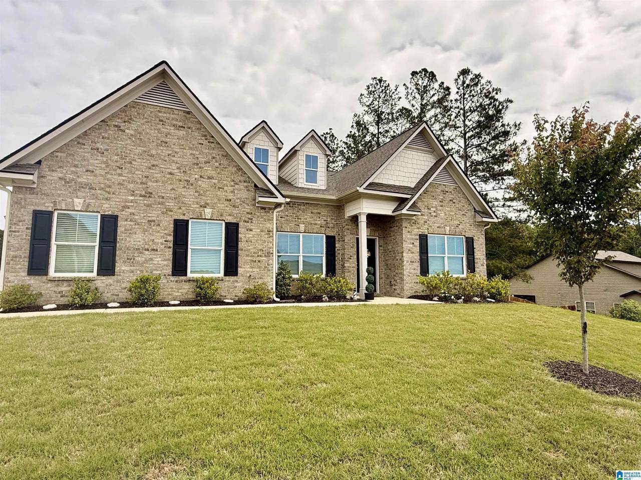 680 Ridgefield Drive - Photo 1