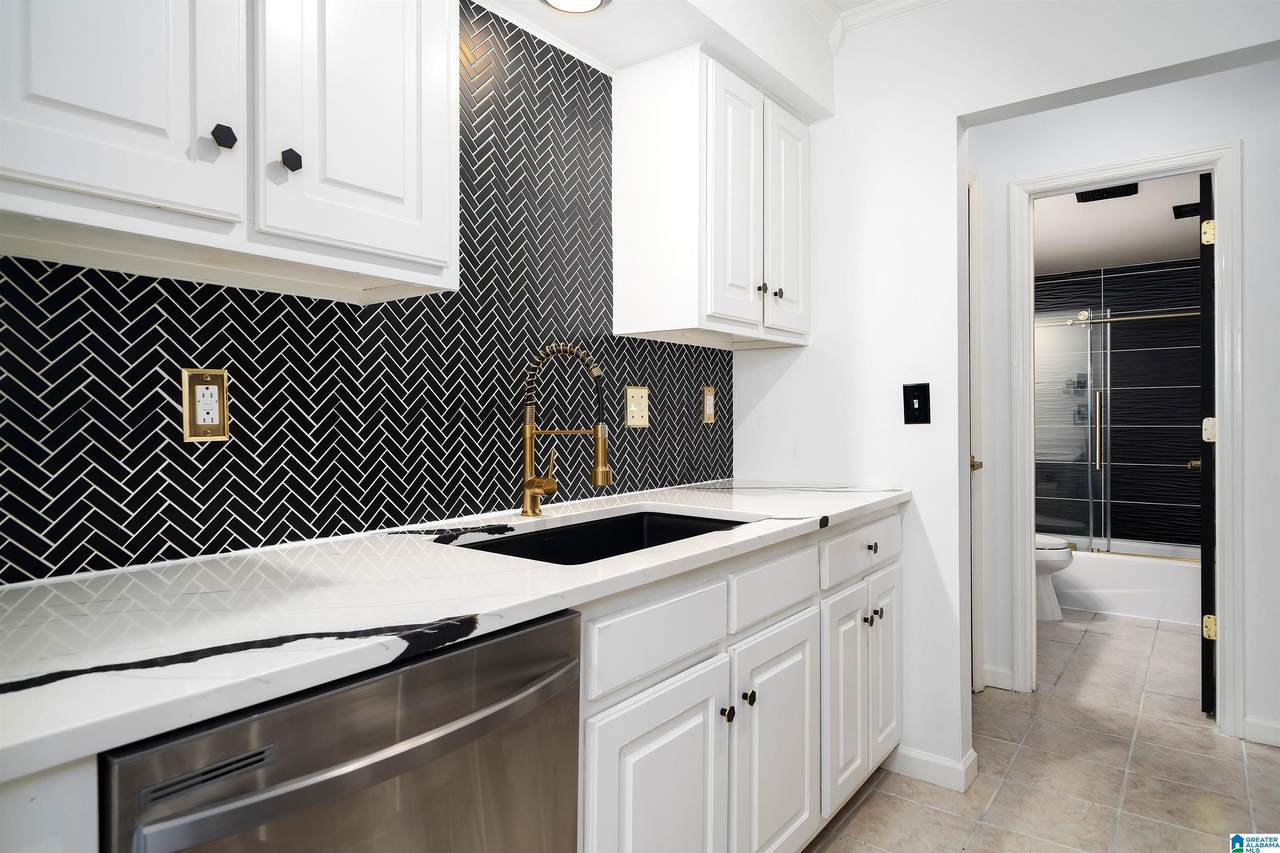 2407 Arlington Crescent - Photo 1