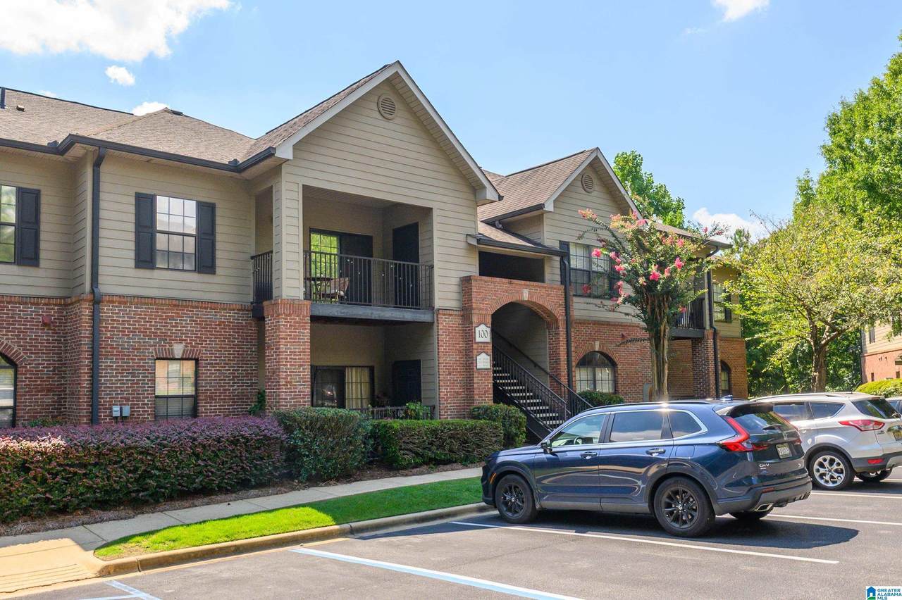 110 Sterling Oaks Drive - Photo 1