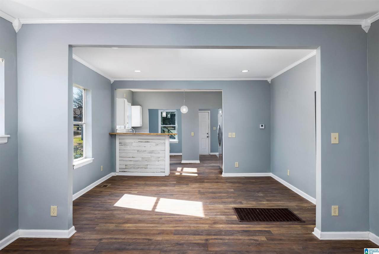 4905 7TH AVENUE - Photo 1