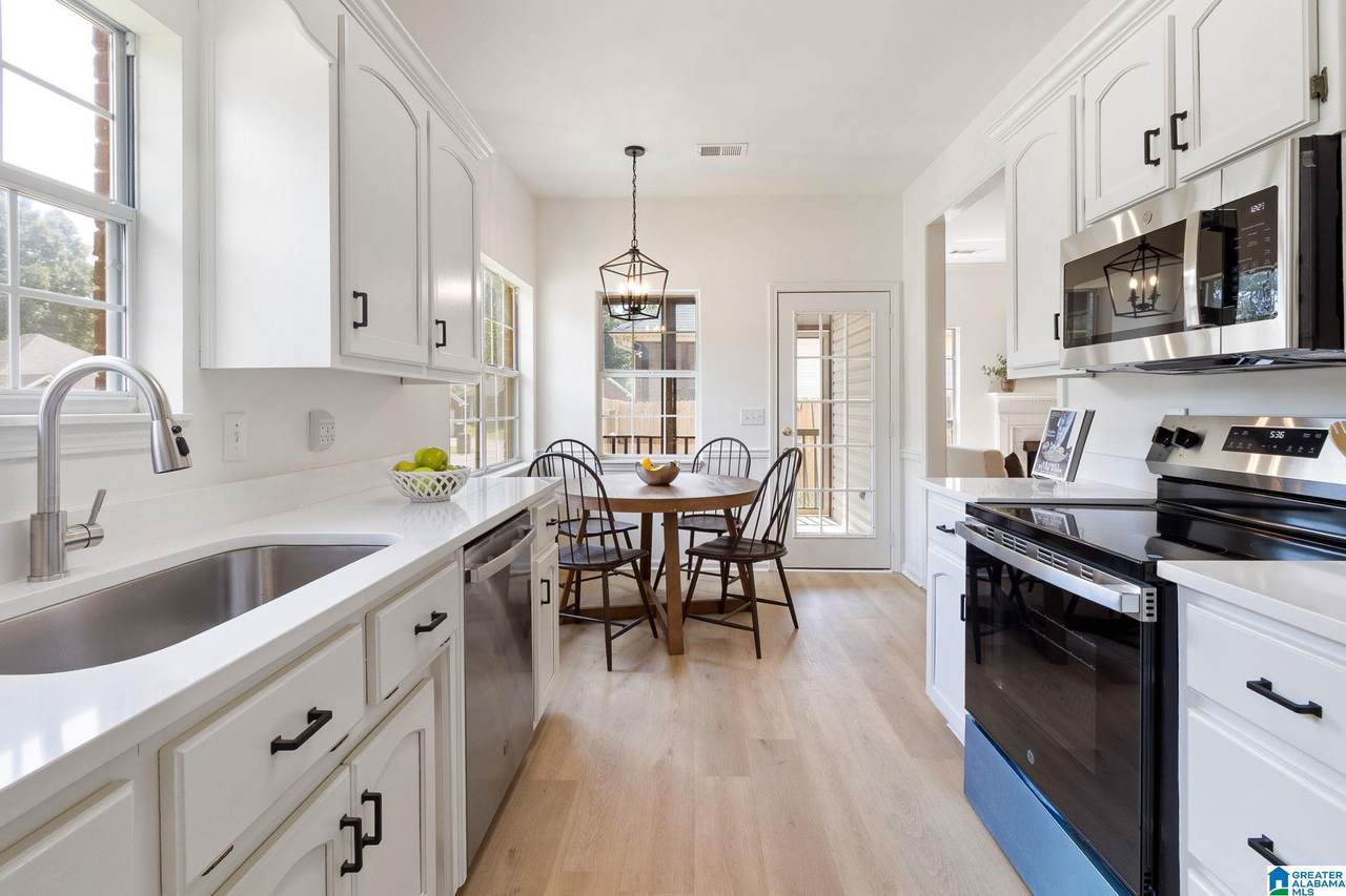 550 Lakeside Circle - Photo 1