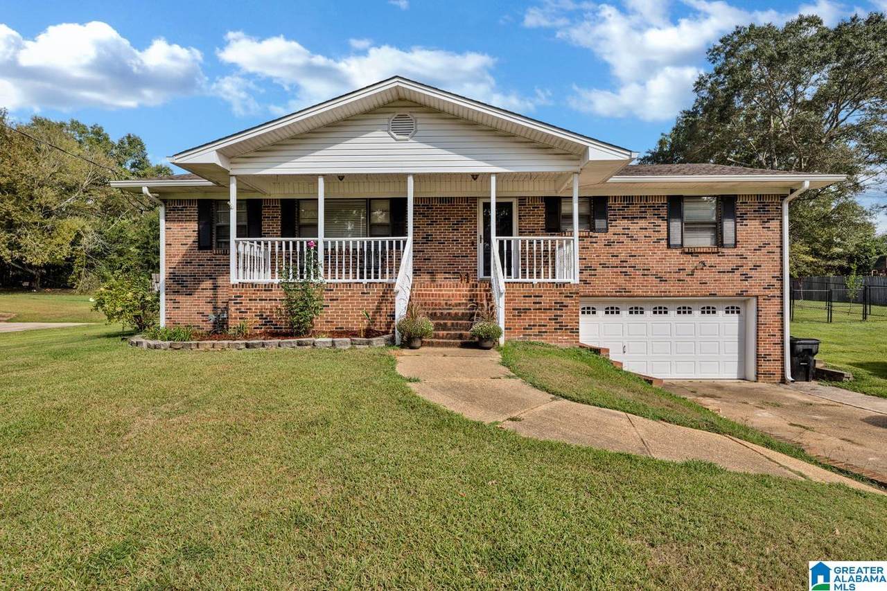 312 Oak Circle - Photo 1