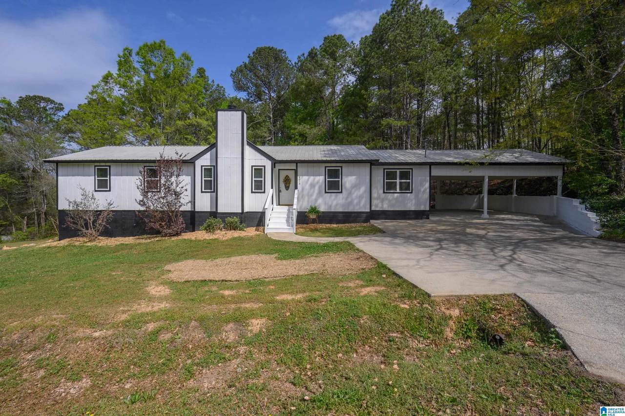 4015 Whites Drive - Photo 1