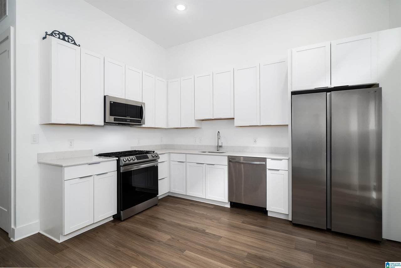 1329 4TH AVENUE - Photo 1