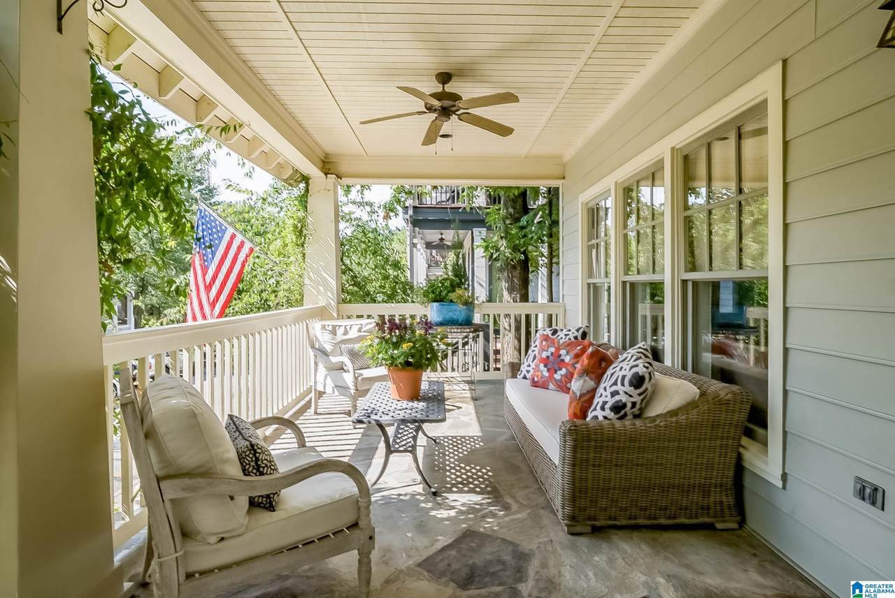 208 Hawthorn Street - Photo 1