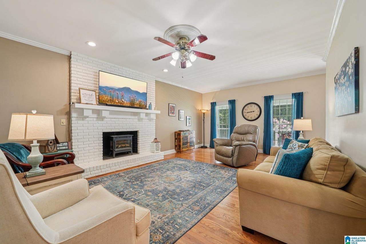 909 Camellia Road - Photo 1