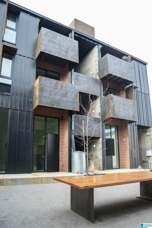 2323 2ND AVENUE - Photo 1
