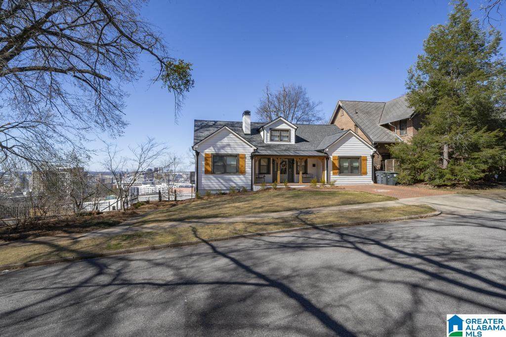 2422 Arlington Crescent - Photo 1