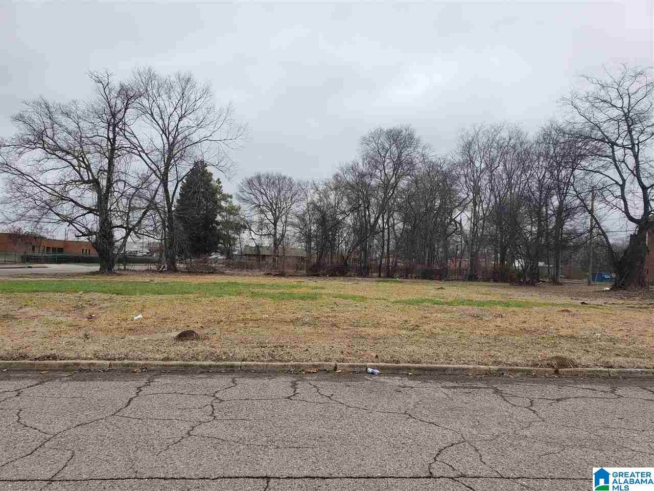 914 39TH ST - Photo 1