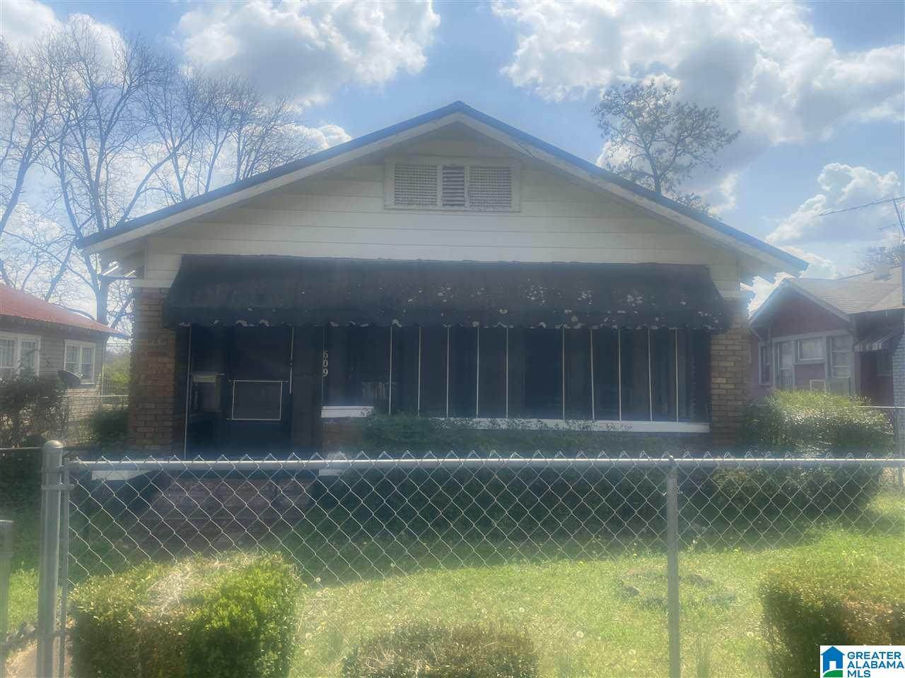 609 4TH AVE - Photo 1