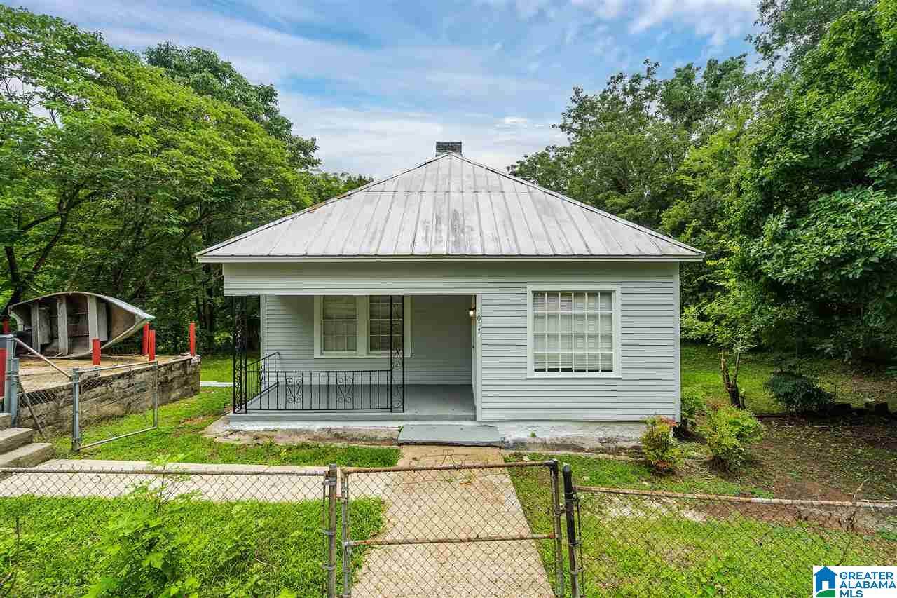 1017 Avenue J - Photo 1