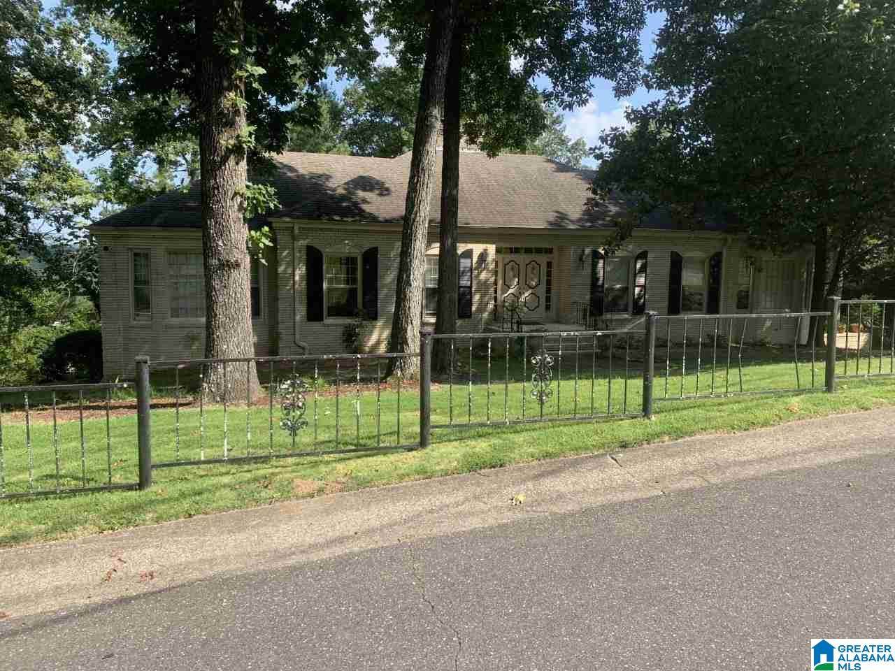 421 Yellowstone Drive - Photo 1