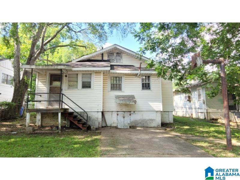 4305 6TH AVENUE - Photo 1