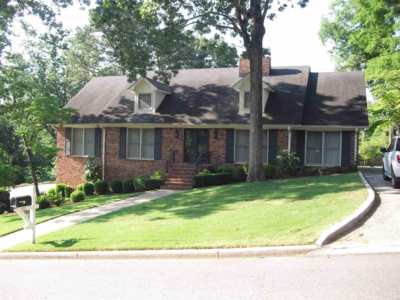 320 Laredo Dr - Photo 1