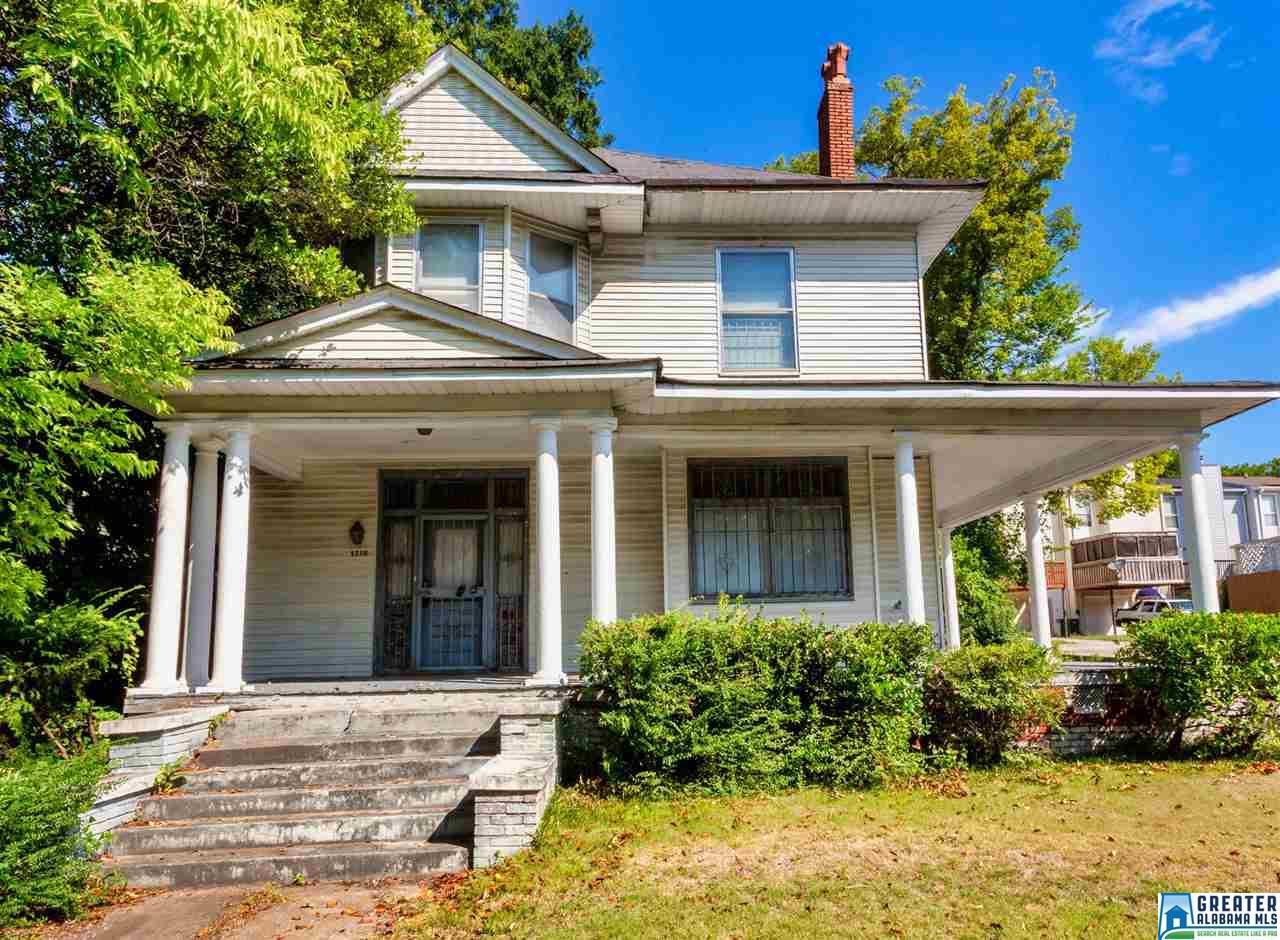 1716 14TH AVE - Photo 1