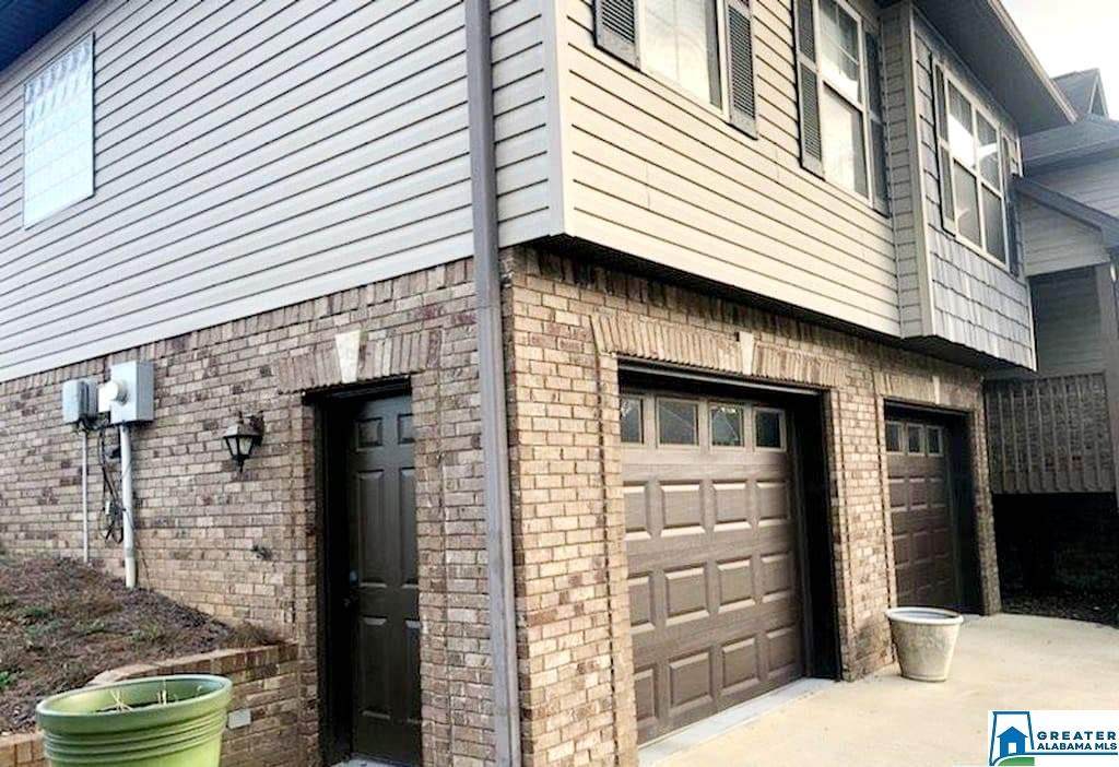 925 Clover Cir - Photo 1