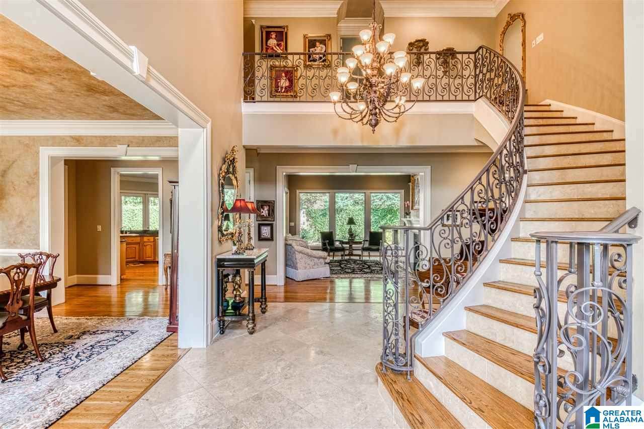 1596 Woodridge Pl - Photo 1