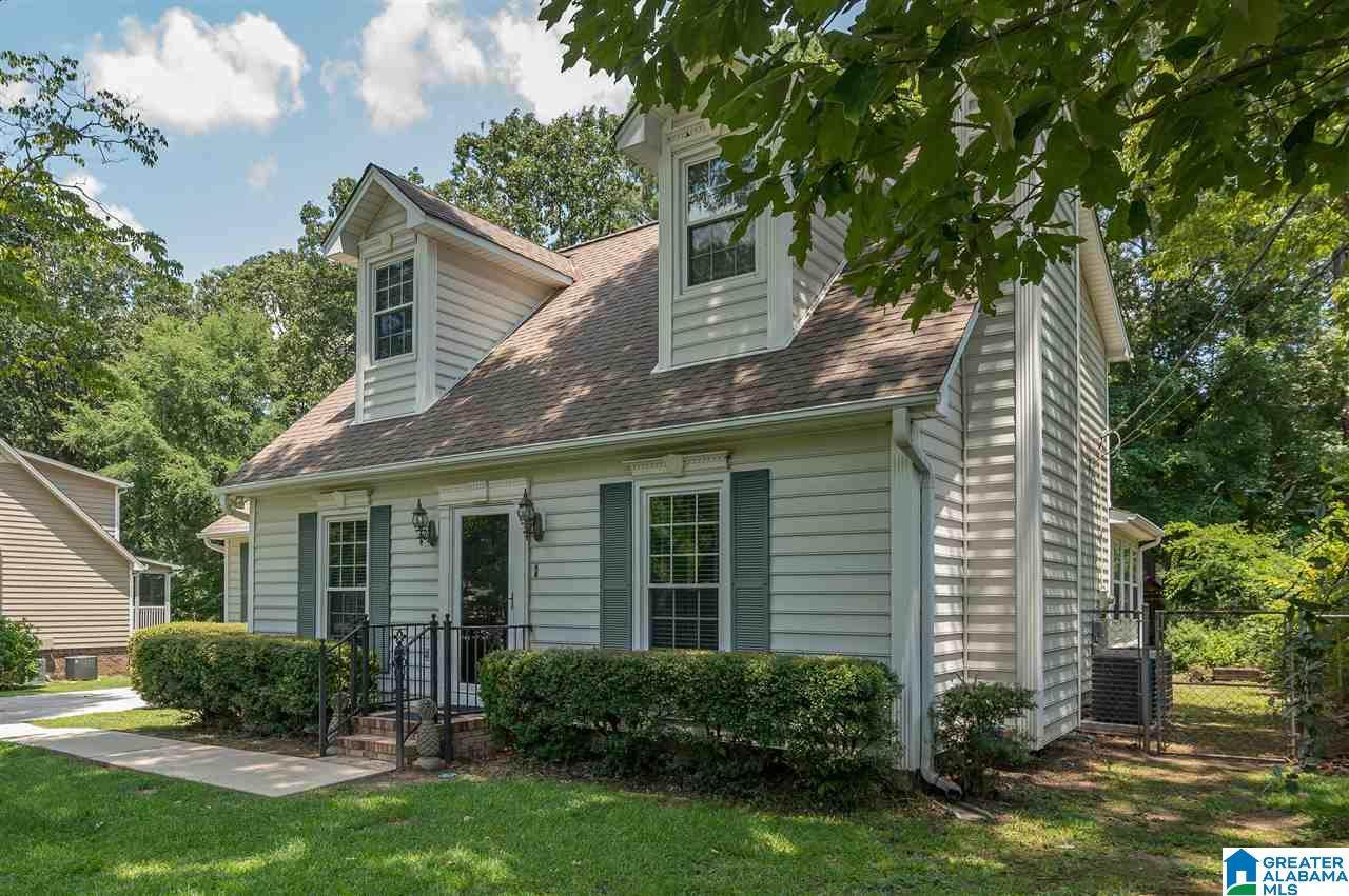 906 6TH AVENUE - Photo 1