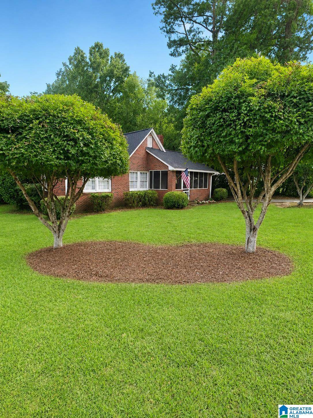 1207 4TH AVENUE - Photo 1