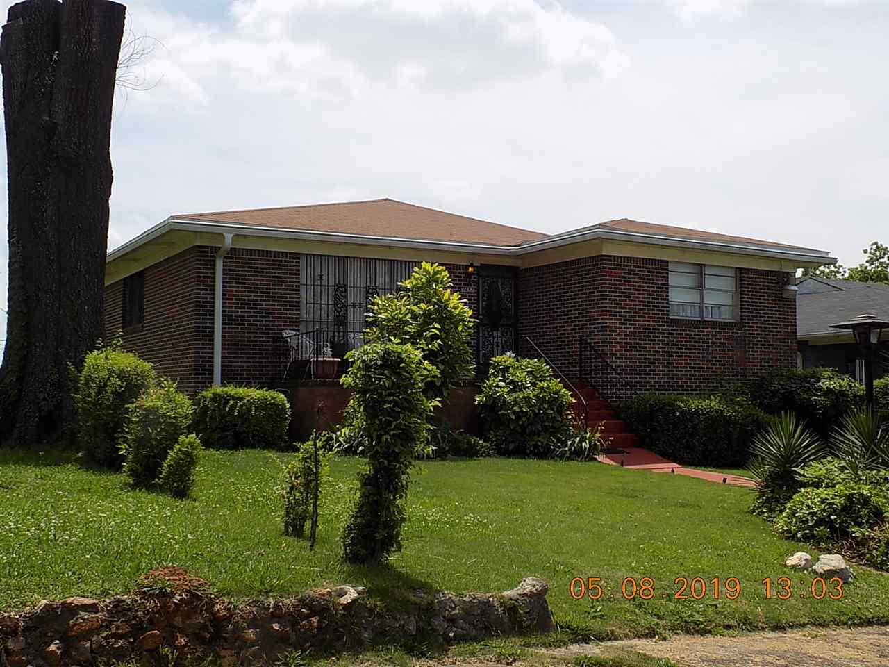 1437 32ND ST - Photo 1