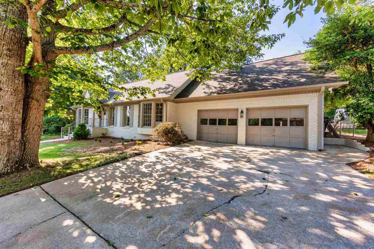440 Laredo Dr - Photo 1