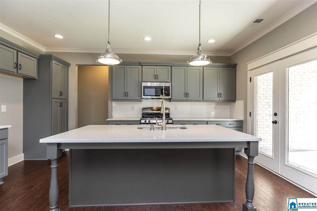 1393 Woodridge Pl - Photo 1