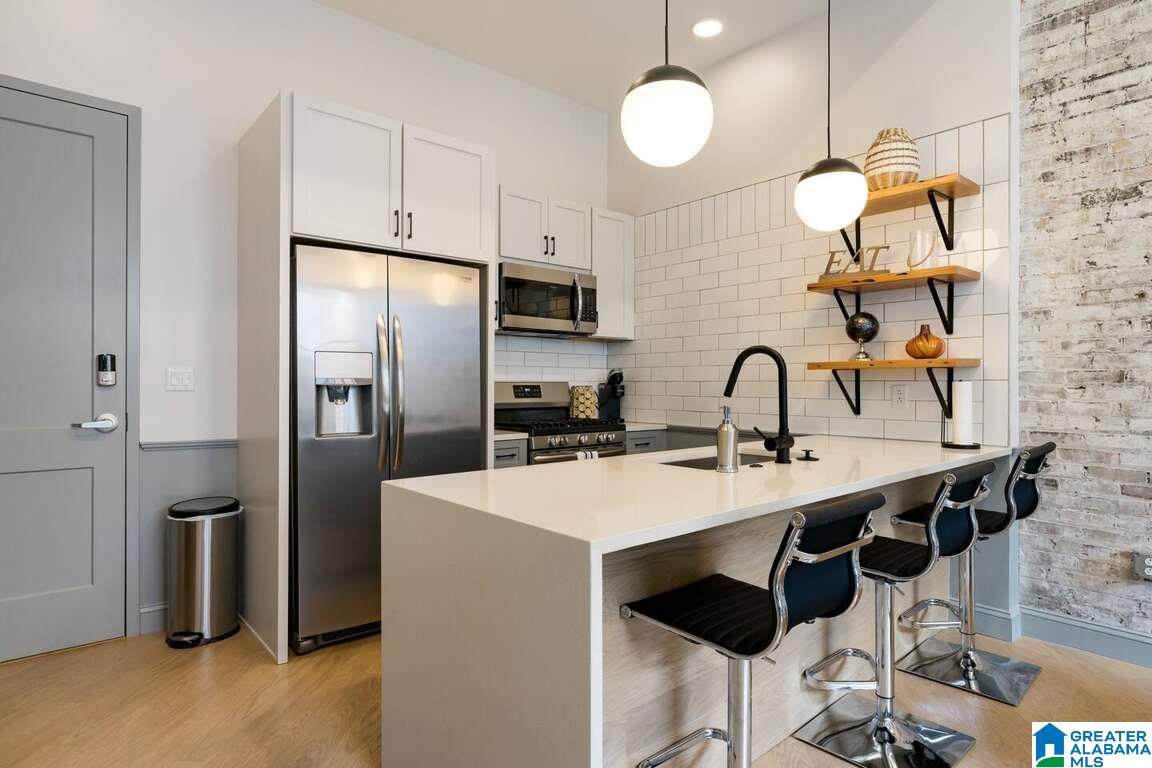 2212 Morris Avenue - Photo 1