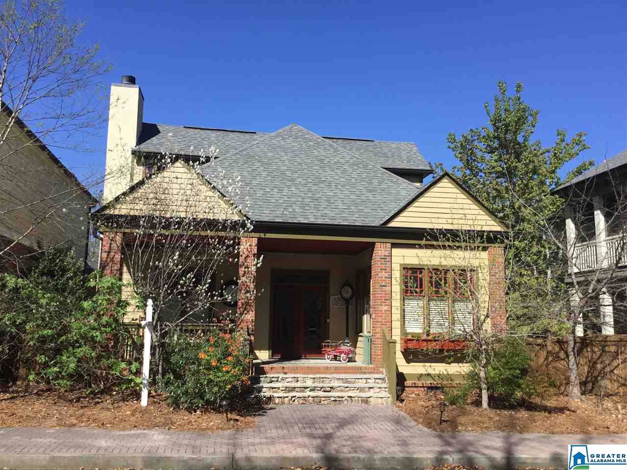 209 Hawthorn St - Photo 1