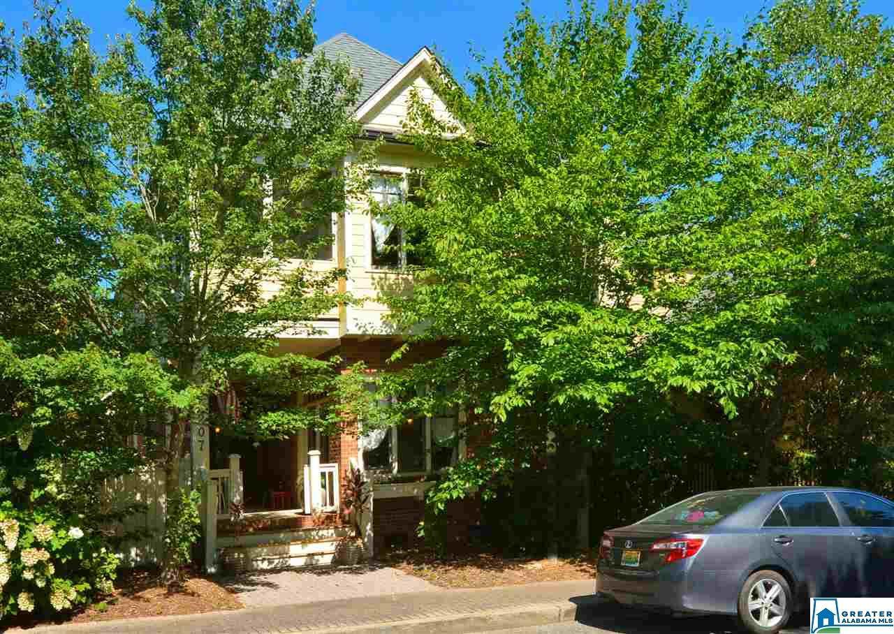 207 Hawthorn St - Photo 1