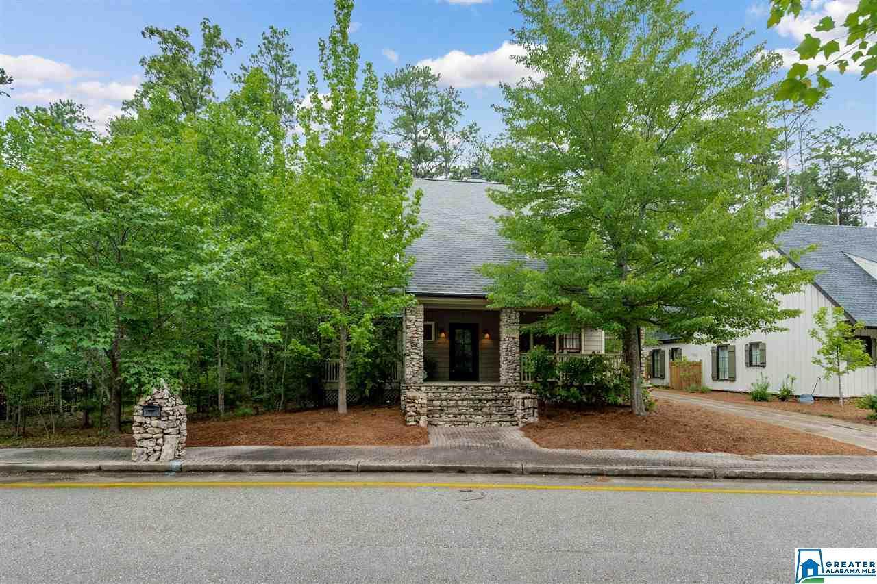 233 Hawthorn St - Photo 1