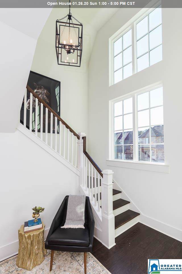 2060 Iris Dr - Photo 1