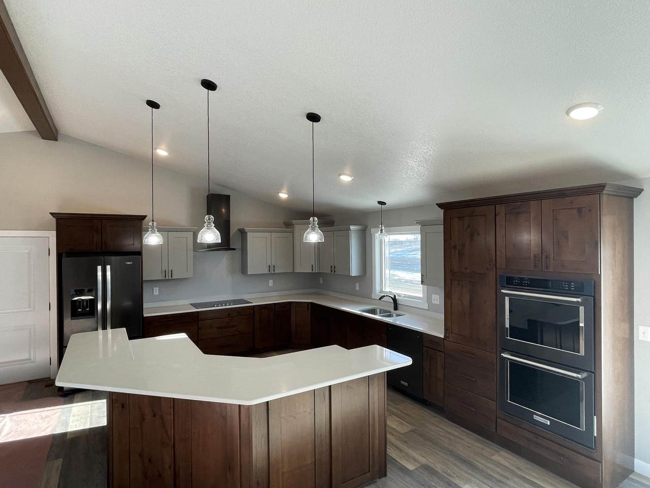 201 11th Ave Nw - Photo 1