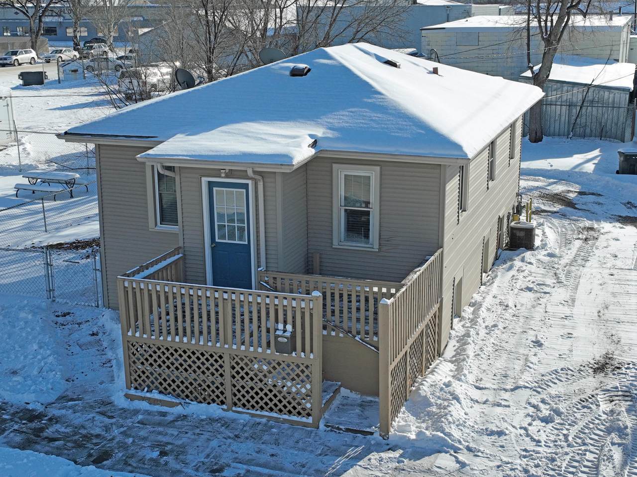 1413 E Thayer Avenue - Photo 1
