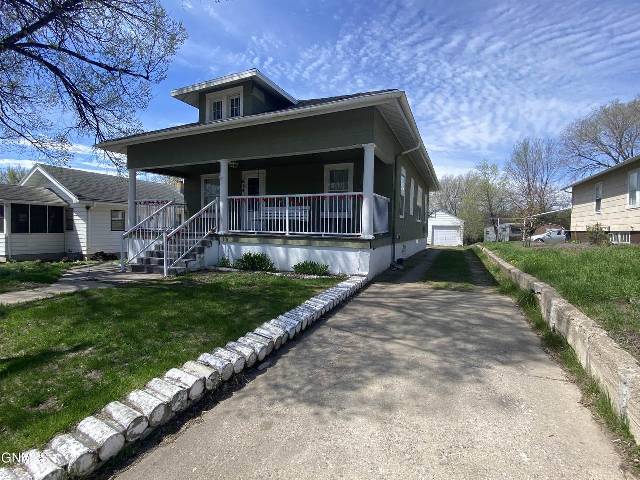 614 10th Street - Photo 1