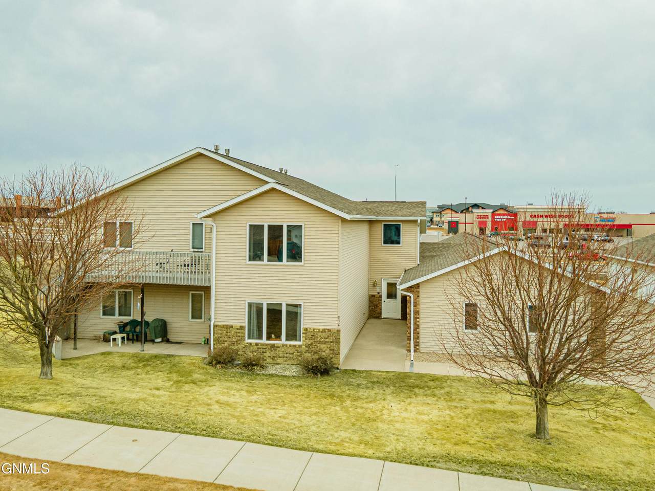 832 Lambton Avenue - Photo 1