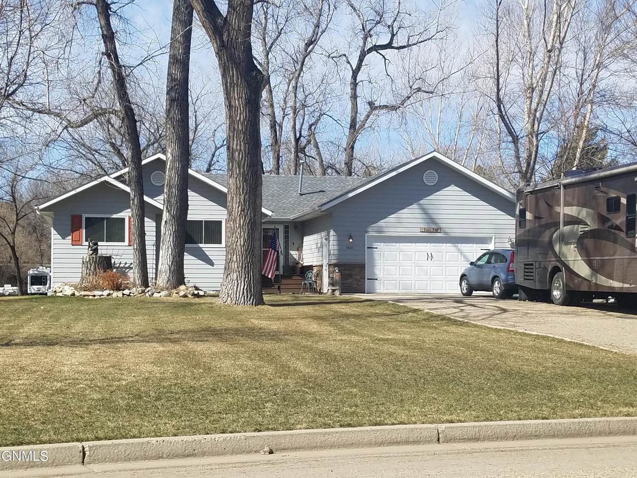 1601 River Drive - Photo 1