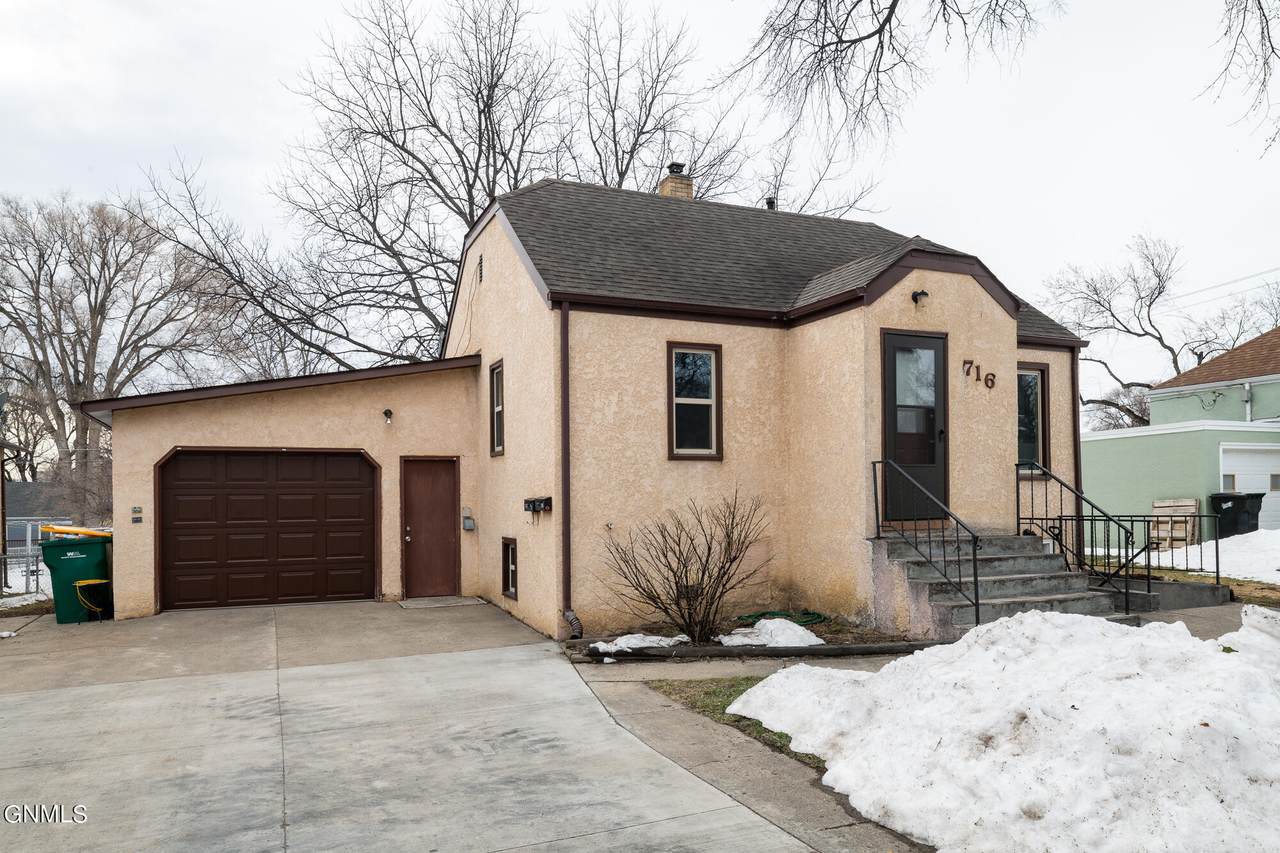 716 16th Street - Photo 1