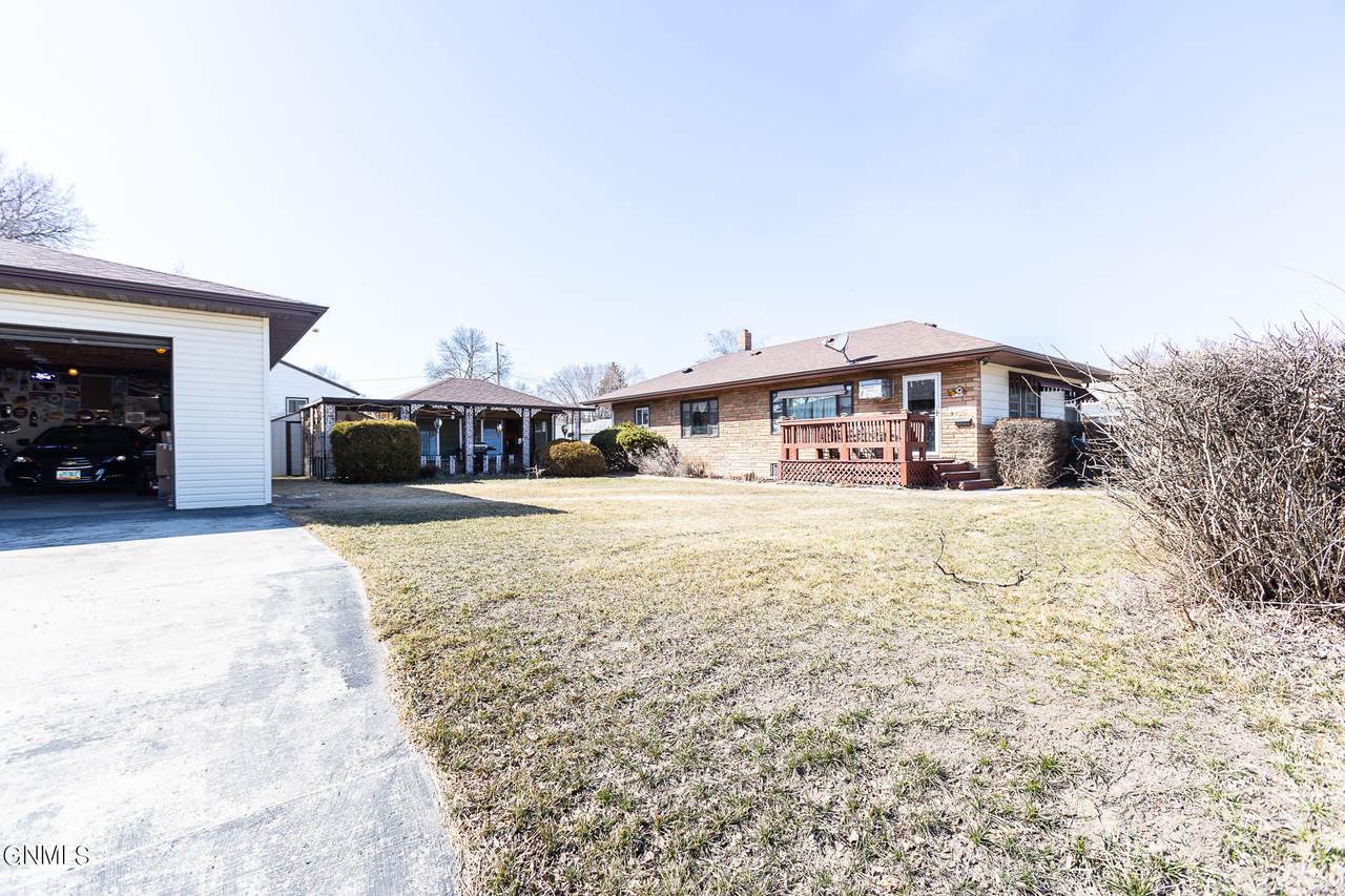 105 11th Avenue - Photo 1