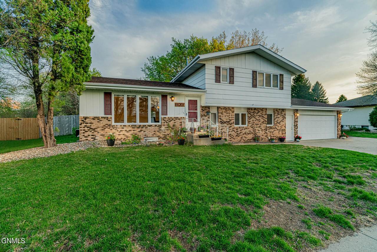 1905 N Grandview Lane - Photo 1