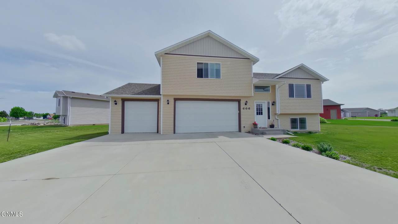606 25th Street - Photo 1