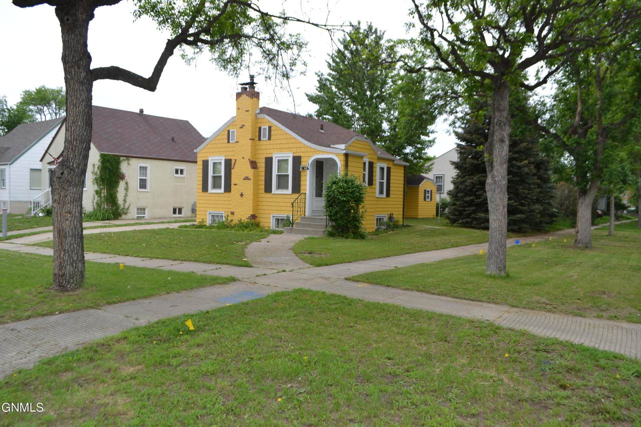 1022 East Avenue D - Photo 1
