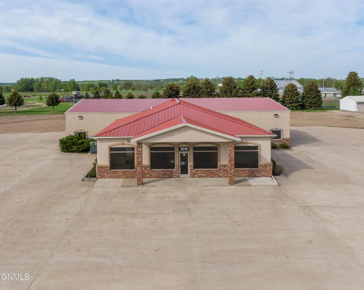 3015 Memorial Highway - Photo 1
