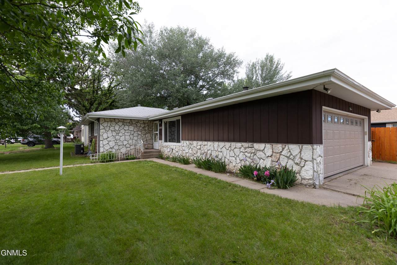1202 Victory Place - Photo 1