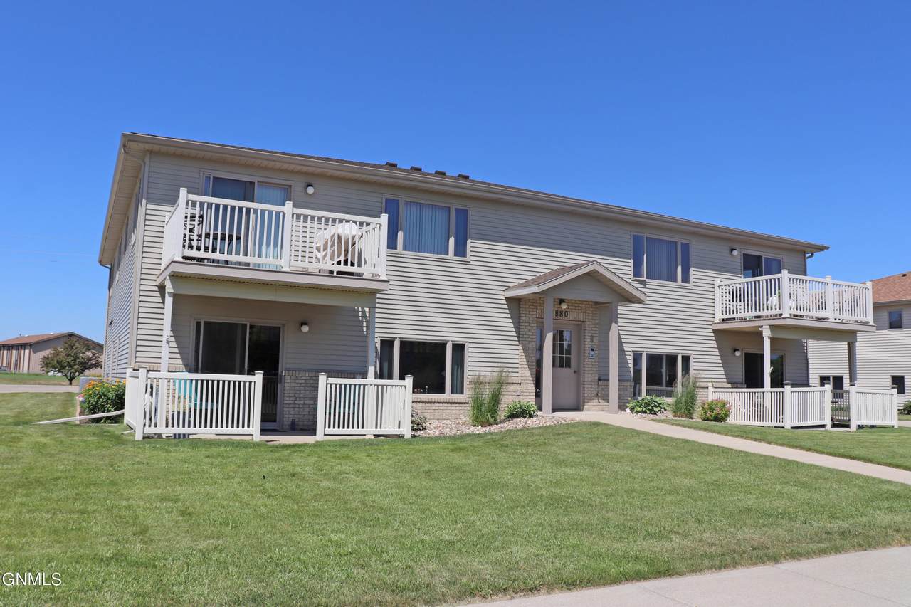 880 San Angelo Drive - Photo 1