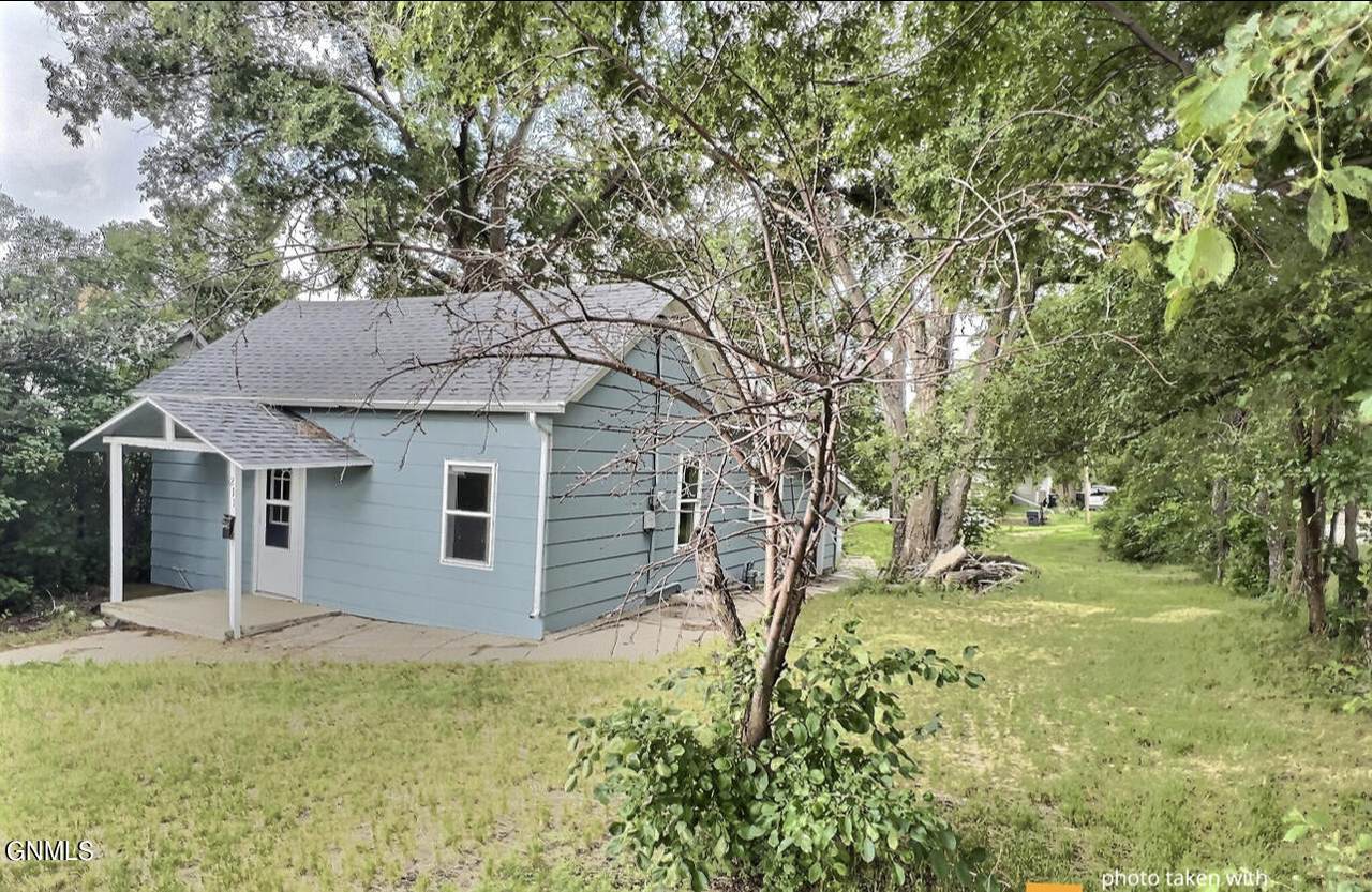 211 6th Avenue - Photo 1