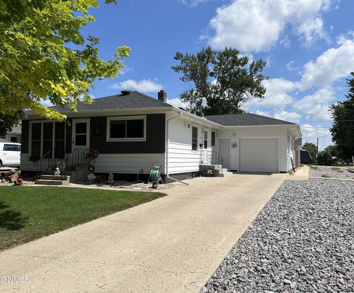 1406 5th Avenue - Photo 1