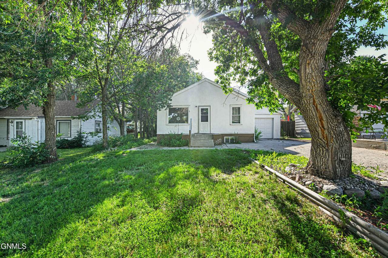 915 6th Avenue - Photo 1