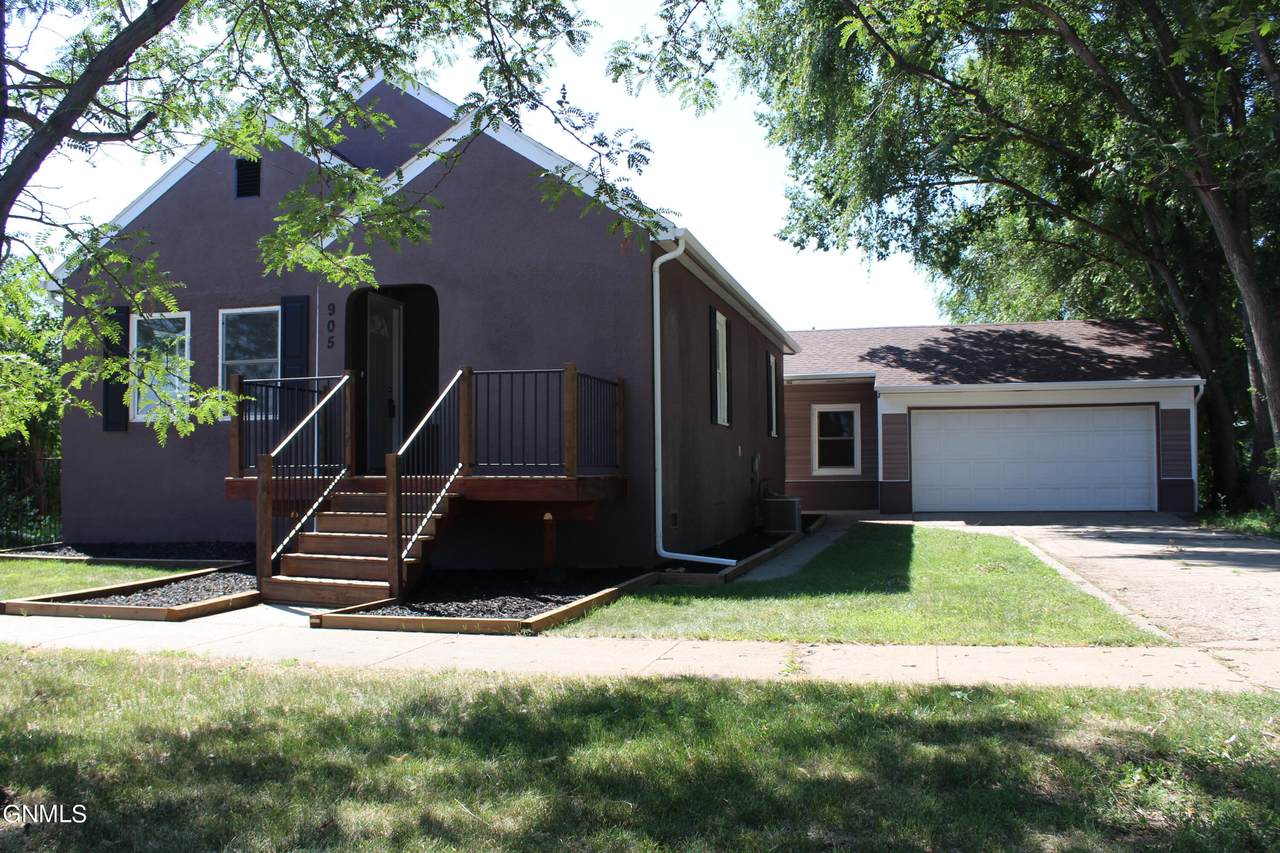 905 4th Street - Photo 1