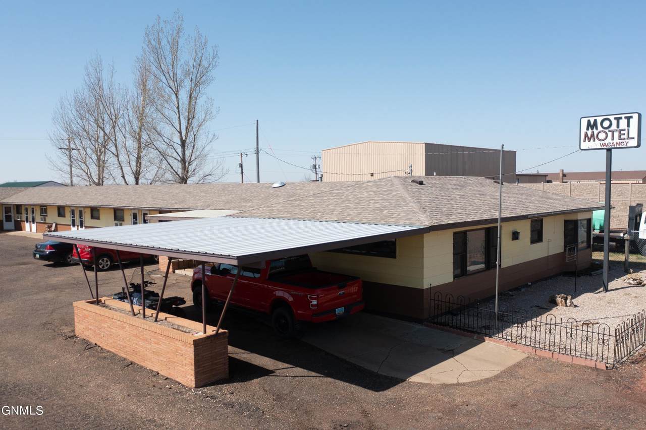 802 21 Highway - Photo 1