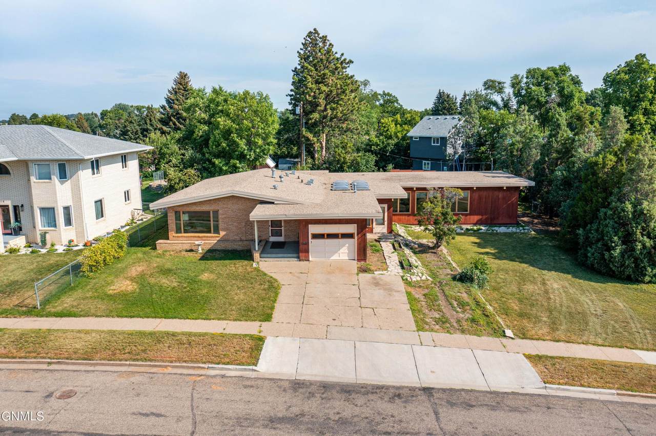 610 Ave F - Photo 1